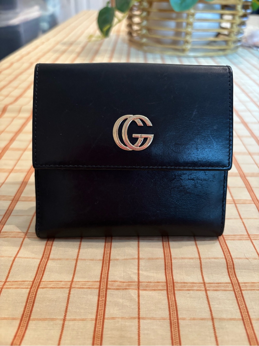 Gucci Black Leather Compact Wallet with Gold Double G with COA! Vintage.